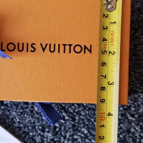 Louis Vuitton Gift Box and LV Ribbon - Picture 3 of 6
